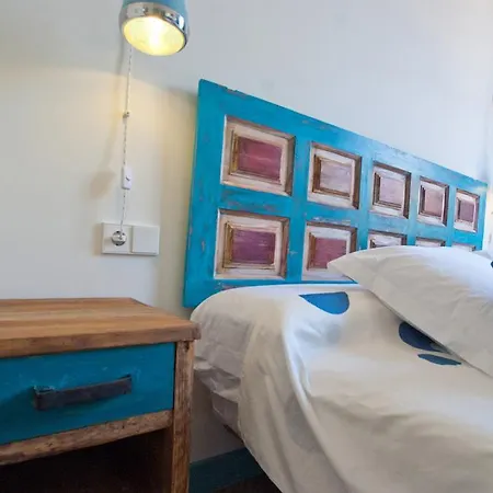 Bed & Breakfast Chic